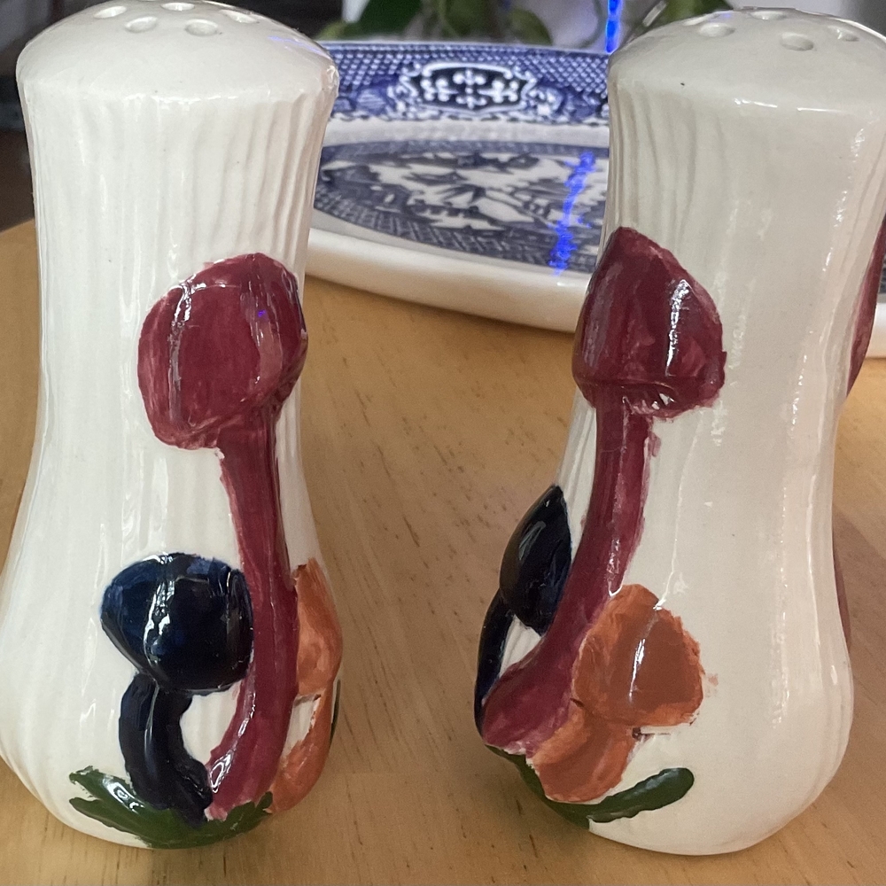 Mushroom Salt and Pepper Shakers - Picture 3 of 6